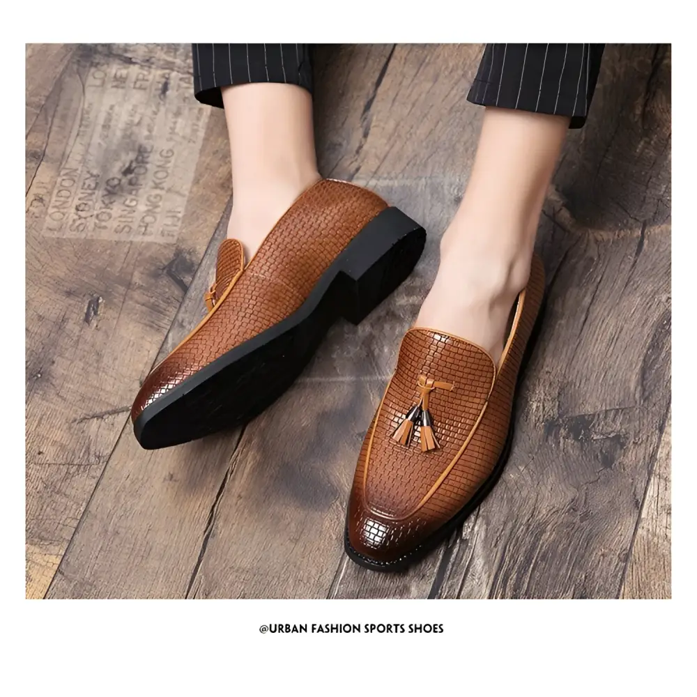 Pointed Men’s Slip On Woven Leather Shoes